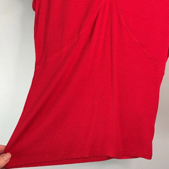 DYNAMITE Ribbed V-Neck T-Shirt Red Short Sleeve Rayon Stretch Size L - Picture 4 of 9